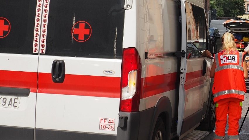 Incidente sulla strada statale 16 "Adriatica" a Monestirolo, due persone ferite 1