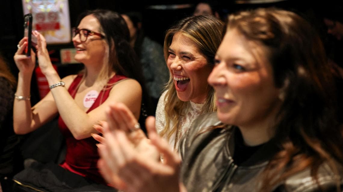 Incontri attraverso PowerPoint: la nuova tendenza del dating si sviluppa nei pub di Londra. 3