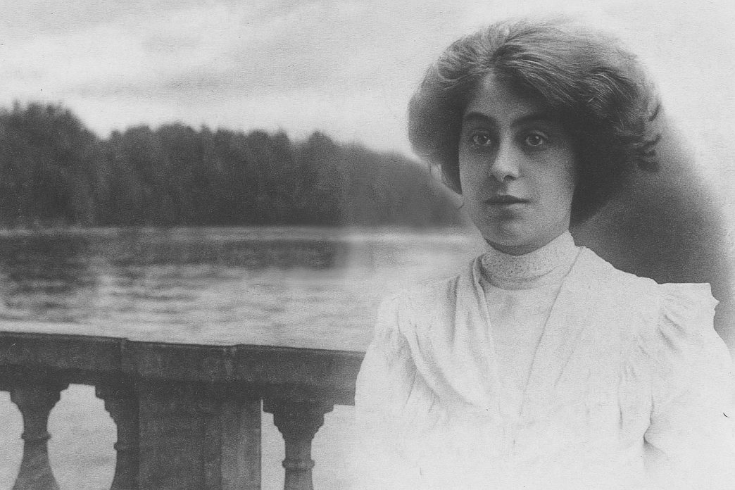 "La biblioteca Bassani accoglie la presentazione dell'audio documentario dedicato alla giornalista ferrarese Rina Melli, una voce riscoperta." 1