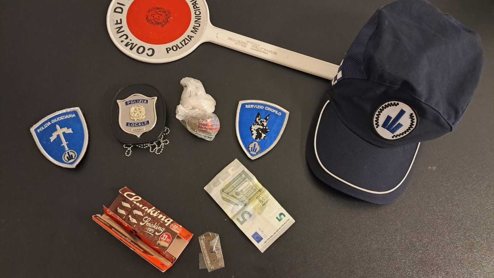 La Polizia Municipale arresta un spacciatore con precedenti in piazza Toti. 1