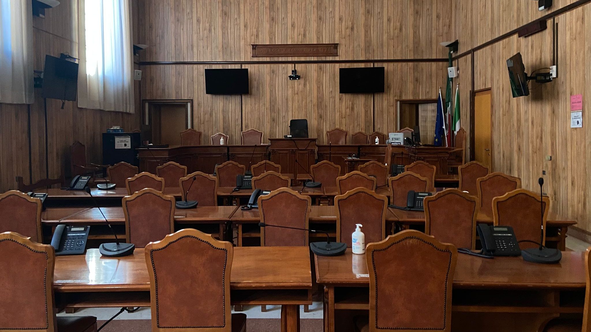 La residente provoca disturbo con i suoi passi. Condannato per stalking in ambito condominiale. 1