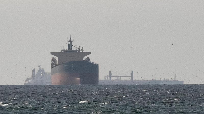 L'Iran riapre il conflitto nello Stretto di Hormuz: colpi di arma da fuoco contro le navi. Trump: “Teheran non può minacciarci” 2