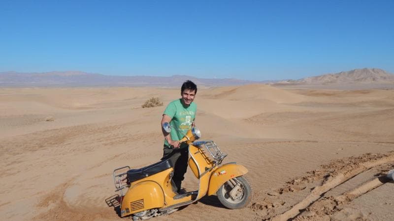 Luca Capocchiano compie un viaggio intorno al mondo in Vespa. 2