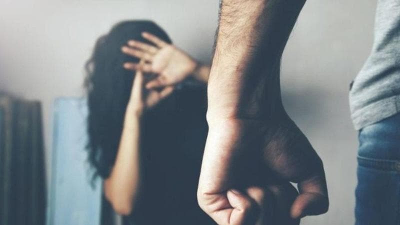 Maltrattamenti da parte di lui, infedeltà da parte di lei. La Cassazione: “La violenza è causa della separazione” 2