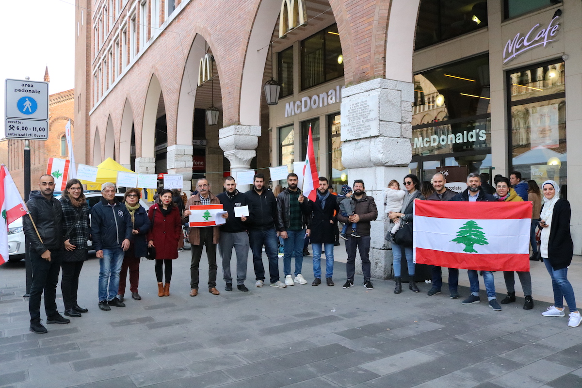 Manifestazione di protesta contro il massacro in Libano 1