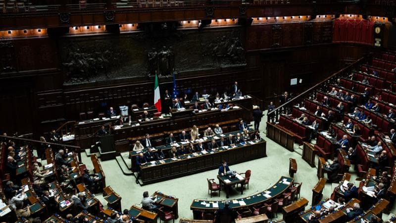 Meloni in aula per la seconda fase. I vice ricevono l'ordine di non discutere di elezioni. 2