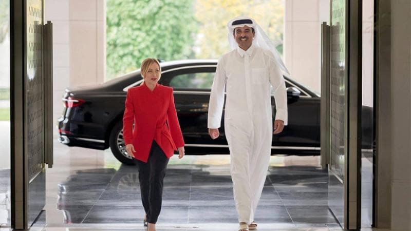 Meloni in visita negli Emirati e in Qatar: “L'energia è in pericolo”. Schlein: “Causa solo danni”. 2