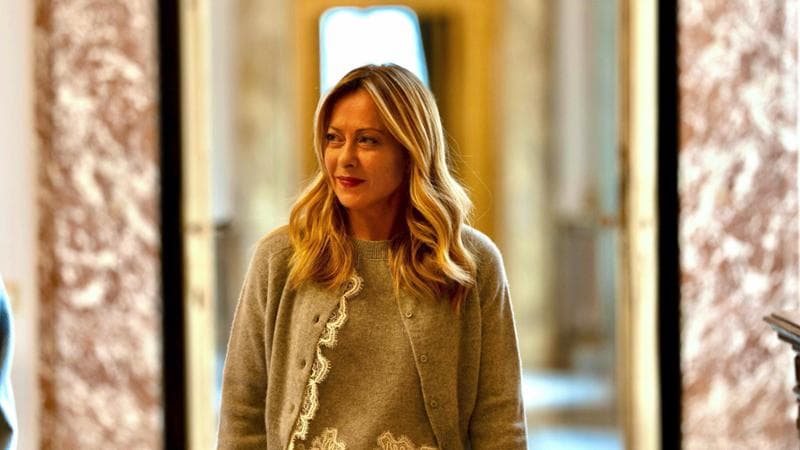 Meloni, la reazione tardiva: “Le dichiarazioni di Trump sul Papa sono inaccettabili”. Pressione delle opposizioni. 2