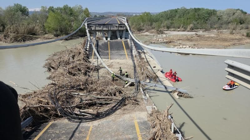 Molise, la figlia lancia un appello: “Restituitemi mio padre, è sepolto tra le macerie del ponte crollato sul Trigno” 2