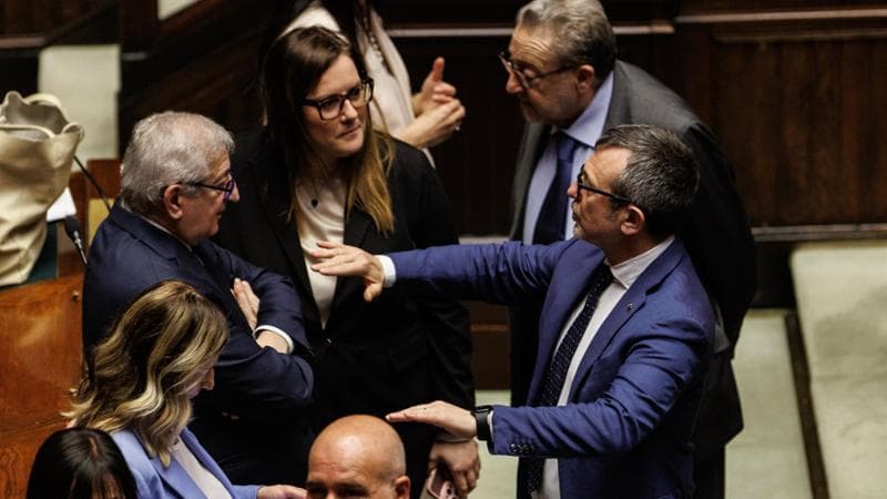 Montecitorio, lunga seduta notturna per garantire l'approvazione del decreto sicurezza: protesta dell'opposizione. 2