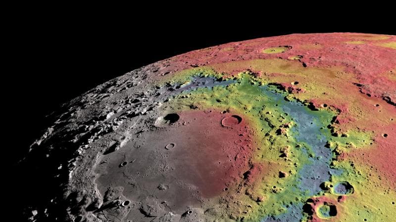 "Numerosi enigmi riguardano il lato nascosto della Luna, che presenta caratteristiche differenti rispetto a quello visibile, senza che se ne conoscano le ragioni." 3