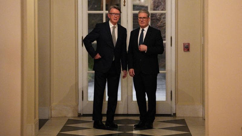 Nuove sorprendenti rivelazioni su Mandelson nell'ambito dello scandalo Epstein: Starmer potrebbe ora rassegnare le dimissioni. 2