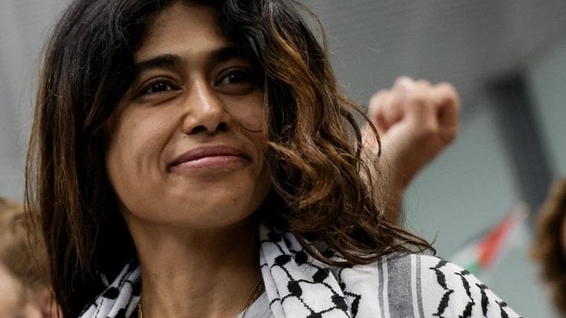 Parigi, arrestata l'eurodeputata Rima Hassan per incitamento al terrorismo 2