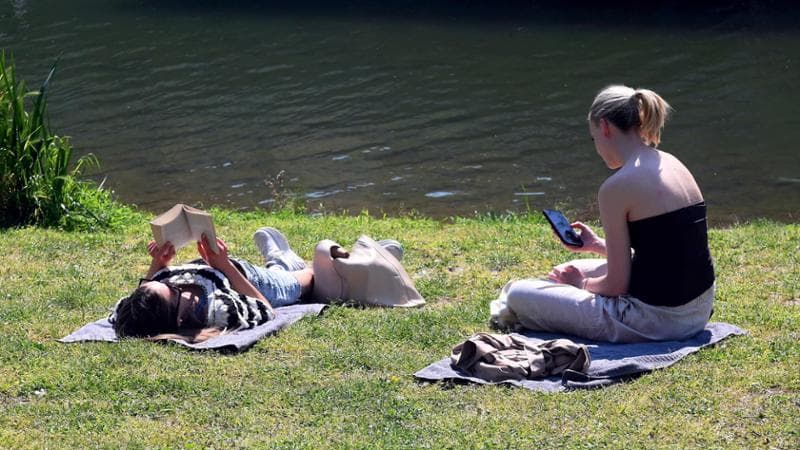 Previsioni meteorologiche, afflusso di alta pressione dall'Africa. Prime temperature elevate per le festività pasquali. 2