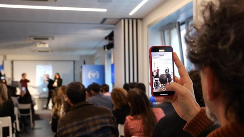 Quattro italiani su dieci optano per un "detox sociale": strategie per disconnettersi dal mondo digitale. 3