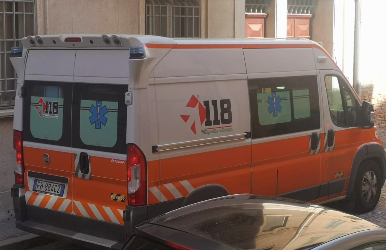 Scivola nel Po di Volano durante una passeggiata, soccorsa dai paramedici del 118. 1