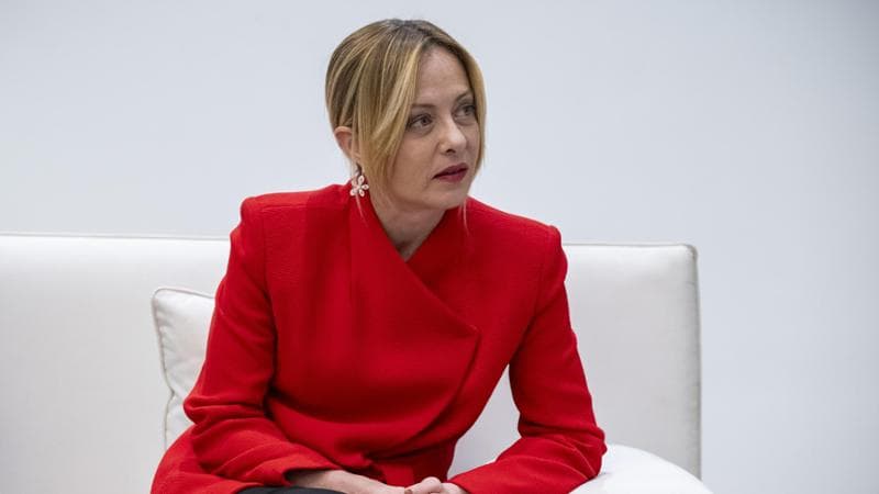 Sondaggi politici, FdI registra un calo di due punti in un mese. Confronto ravvicinato tra centrodestra e campo largo. 2