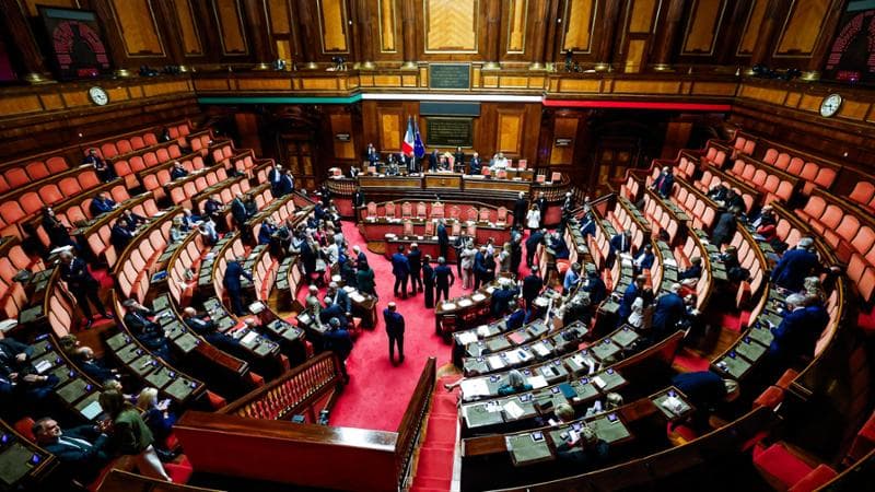 Sulla sicurezza, tensioni all'interno della maggioranza: il tempo è limitato, oggi il primo voto favorevole in Senato. 2