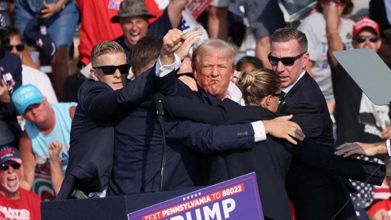 Tra i sostenitori di Trump si diffonde la teoria del complotto: “L'attentato in Pennsylvania è una farsa” 2