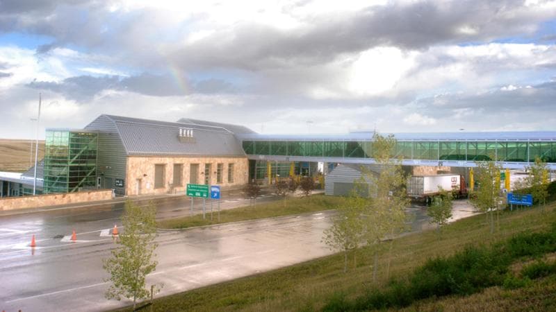 Trump interrompe il passaggio storico al confine con il Canada: “Fermare il flusso di immigrati irregolari” 2