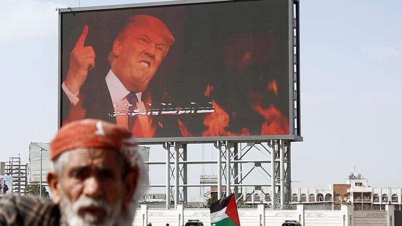 Trump, la provocazione offensiva agli iraniani: “Bastardi, aprite Hormuz”. E rinvia l'ultimatum a domani. 2