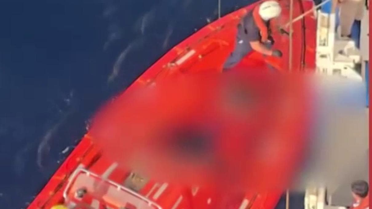 Una nave da crociera recupera i corpi di cinque migranti. Nel Mediterraneo si registra il numero più elevato di vittime dal 2014. 2