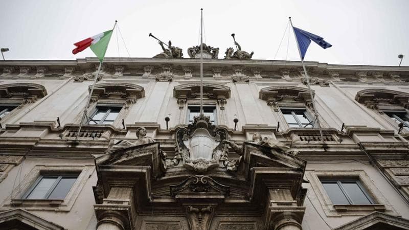 Abusi sessuali su minori, la Corte Costituzionale: “In caso di lieve entità, non è obbligatorio il carcere” 2