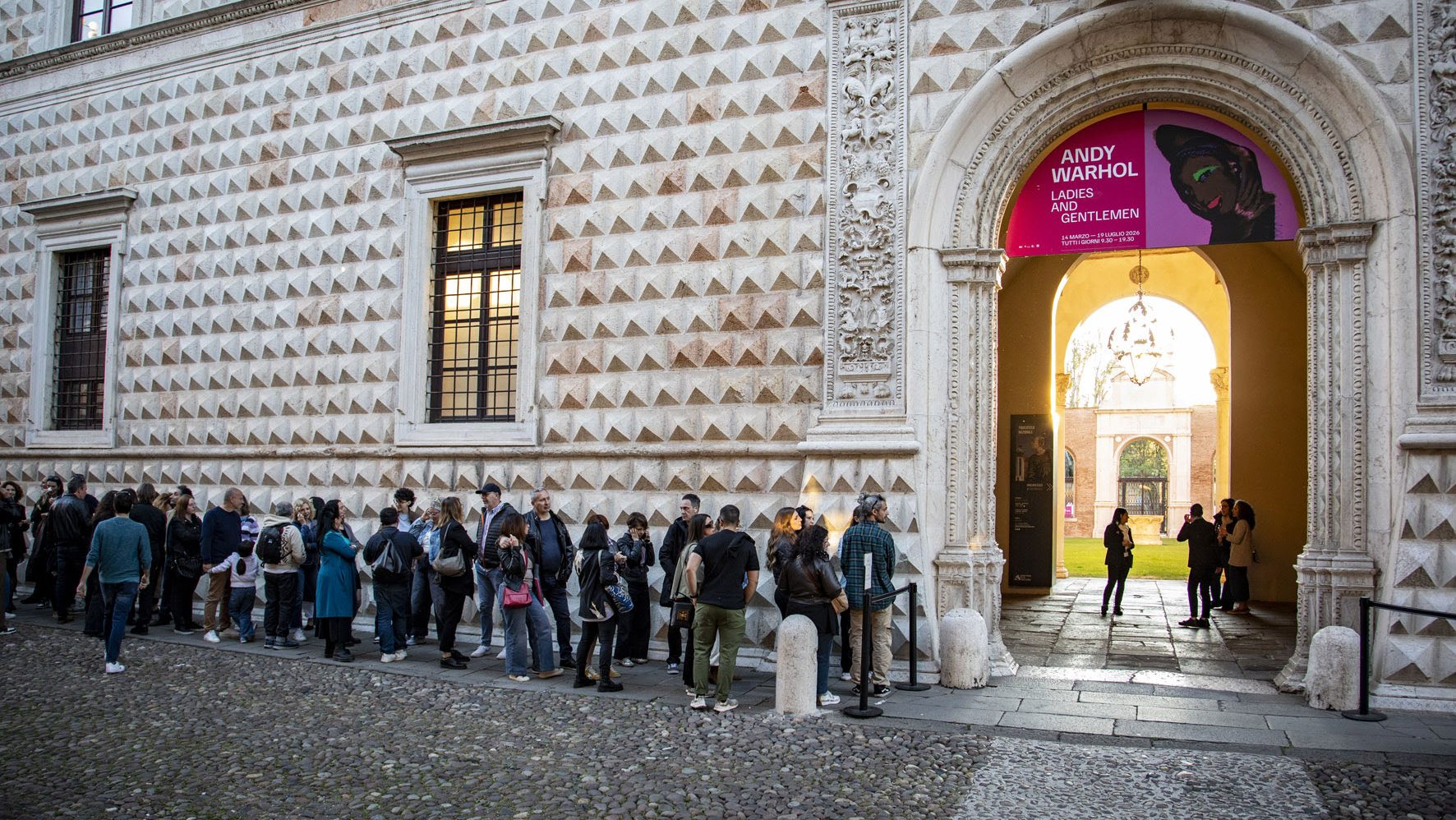 Andy Warhol trionfa a Ferrara: più di 50mila persone visitano Palazzo dei Diamanti. 1