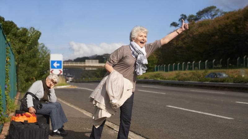 Autostop, ma in attesa: in Svizzera nascono le aree di sosta per passaggi gratuiti destinate ai baby boomers. 2