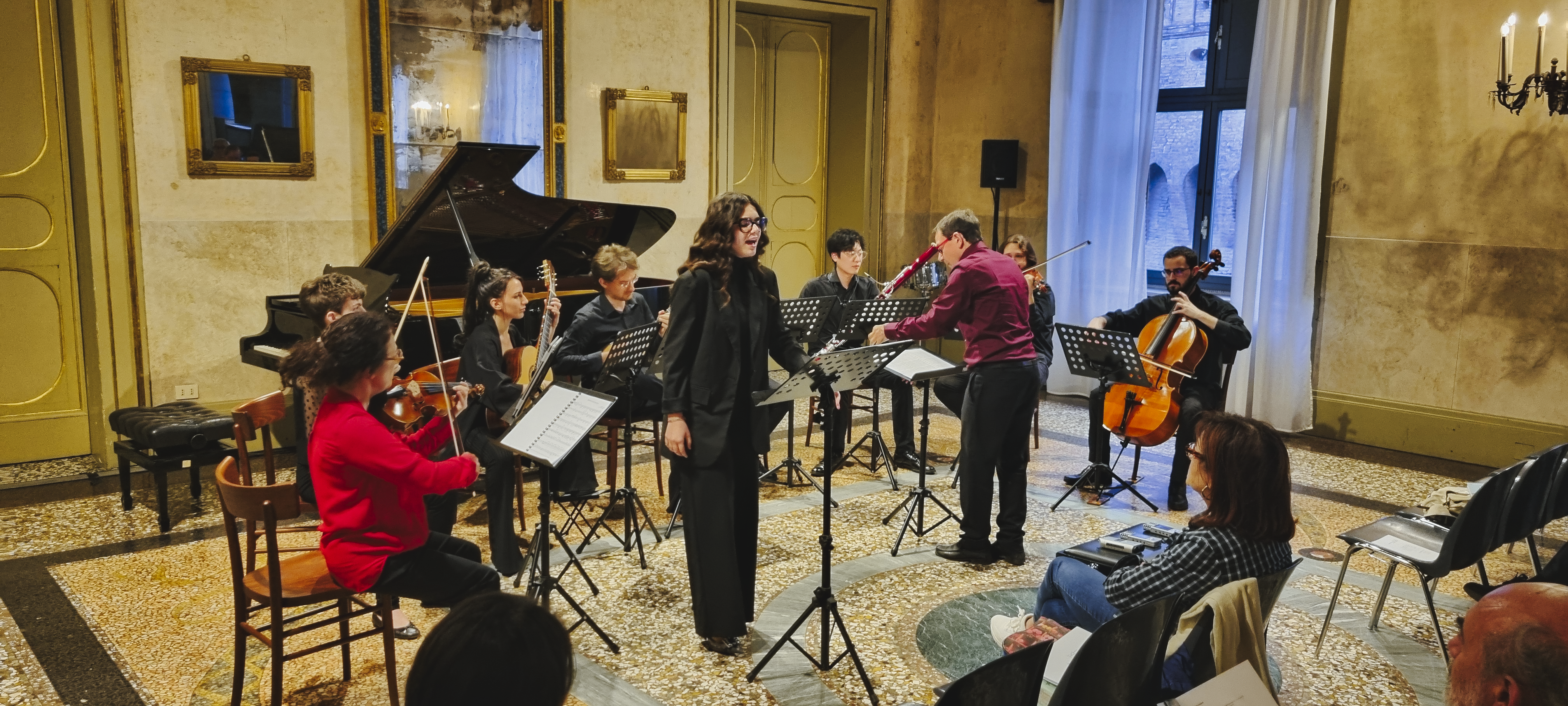 Chiusura di MiXXer: camminata musicale tra i siti storici della città e concerto presso la Pinacoteca Nazionale di Palazzo Diamanti. 1