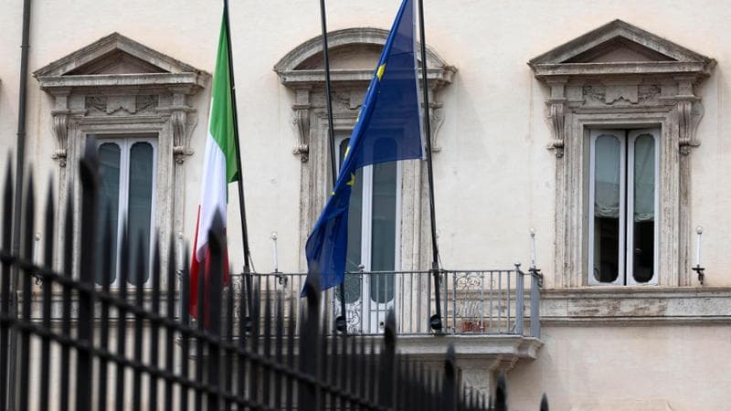 Il comandante supremo delle forze americane in Africa ha incontrato ieri a Palazzo Chigi il premier libico in preparazione della sua visita. 2