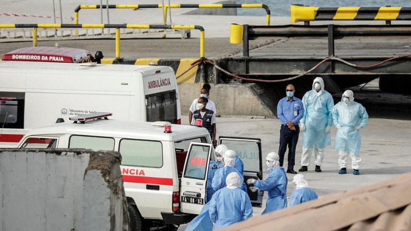 Il medico responsabile delle operazioni di soccorso: “A bordo ci sono inevitabili interazioni tra i passeggeri e si avverte una forte preoccupazione” 2