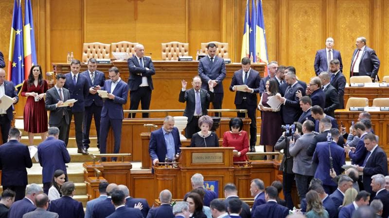 In Romania approvata la mozione di sfiducia, il governo Bolojan è destituito. 2