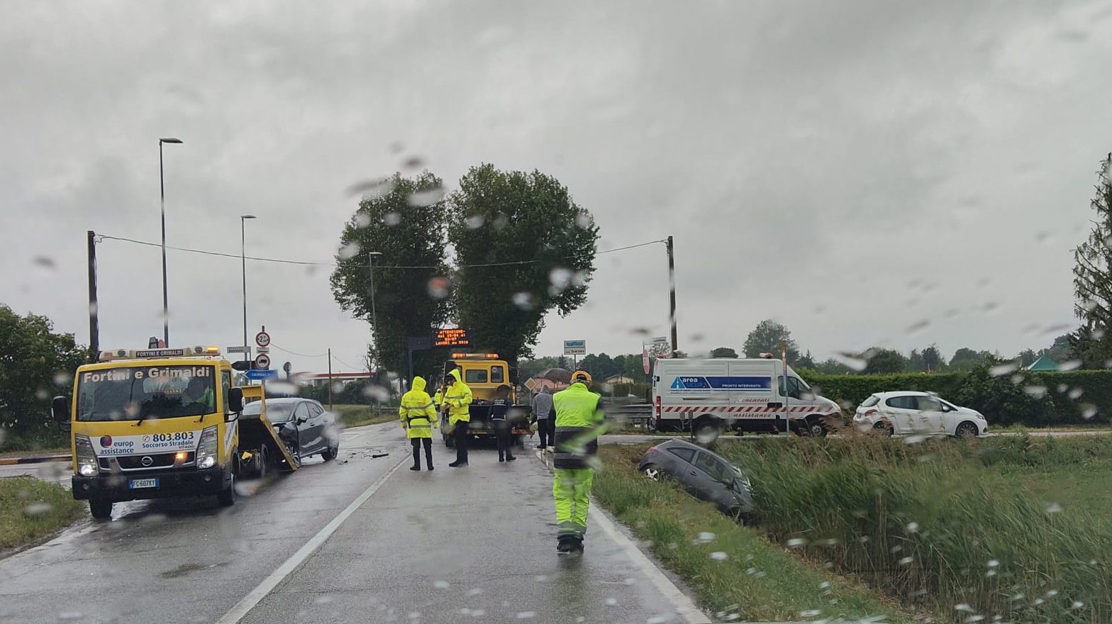 Incidente stradale in via Pomposa, due donne riportano ferite 1