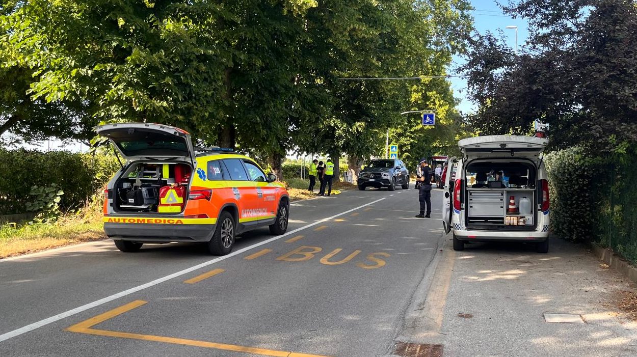 Investito mentre attraversava sulle strisce pedonali in via Calzolai, decede l’84enne Davide Magri. 1