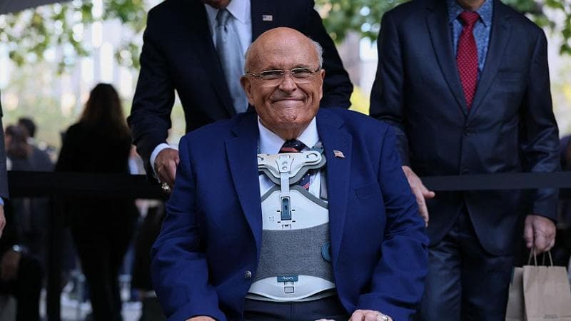 L'ex primo cittadino di New York, Rudolph Giuliani, è stato ospedalizzato in stato grave. 2