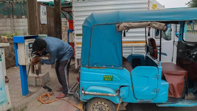 L'India in difficoltà a causa di Hormuz: chiusura di ristoranti e code ai distributori, Modi annuncia misure di austerità. 2