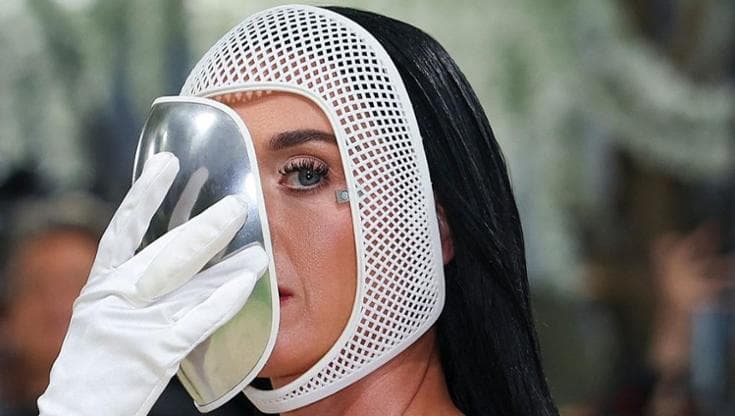 Met Gala: il motivo per cui Katy Perry ha indossato un guanto con sei dita 2