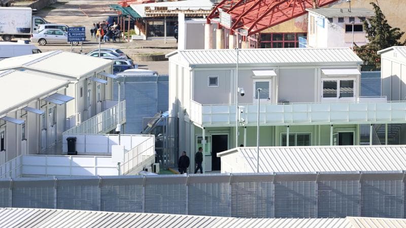 Migranti, il ministro albanese annuncia: “Il patto con l’Italia non sarà rinnovato”. Le opposizioni: “Un insuccesso”. 2