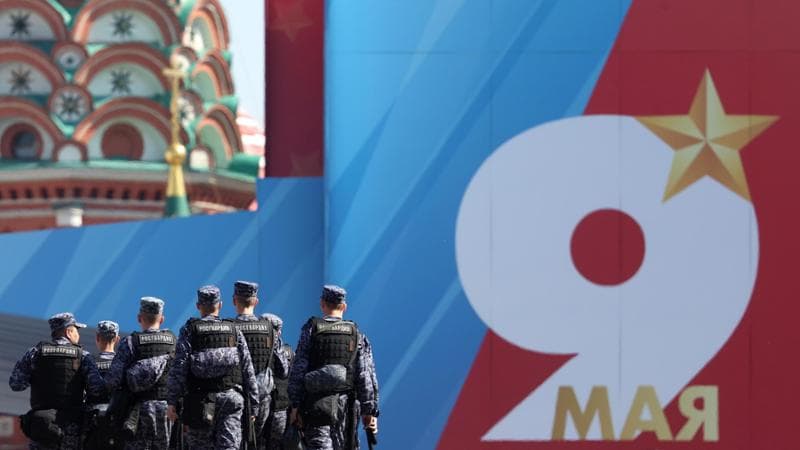 Mosca si prepara per la celebrazione, ma Zelensky avverte riguardo alla parata. 2