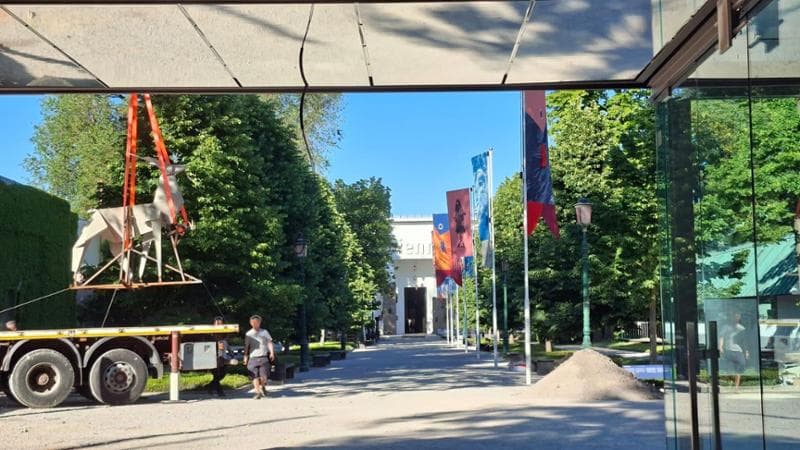 Nel cantiere della Biennale, accanto al padiglione russo, si trova l'opera rappresentativa dell'Ucraina. 2