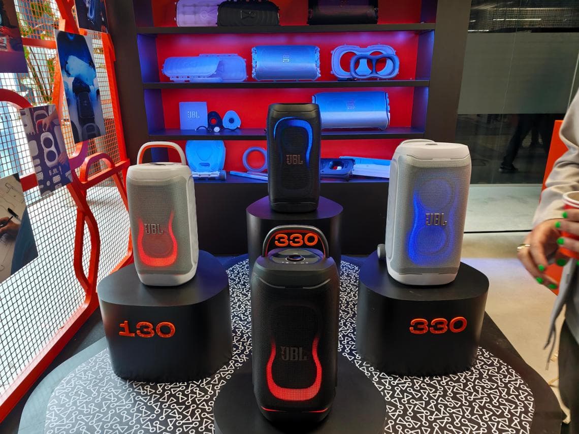 Ottant'anni di JBL: presentazione di nuove cuffie, altoparlanti e karaoke con intelligenza artificiale. 5