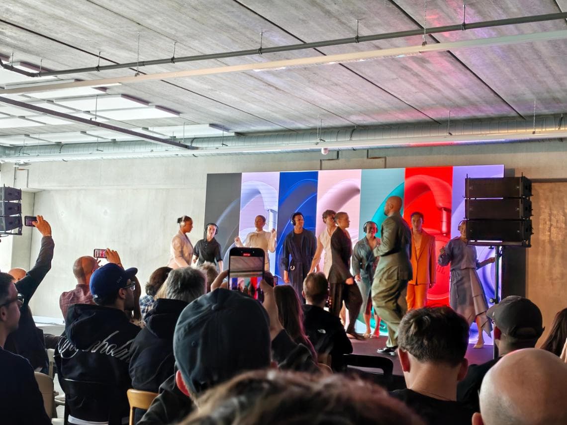 Ottant'anni di JBL: presentazione di nuove cuffie, altoparlanti e karaoke con intelligenza artificiale. 4