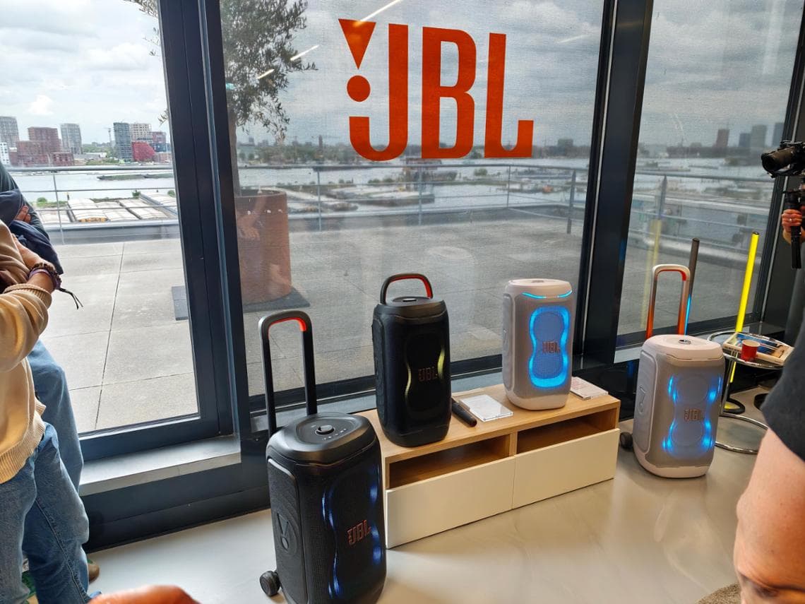 Ottant'anni di JBL: presentazione di nuove cuffie, altoparlanti e karaoke con intelligenza artificiale. 3