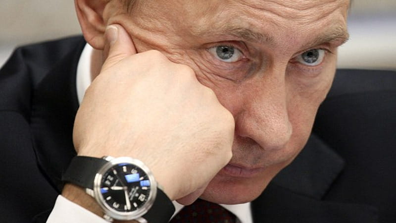 Putin proibisce gli orologi da polso durante i suoi incontri: potrebbero essere impiegati per un attentato contro di lui. 2