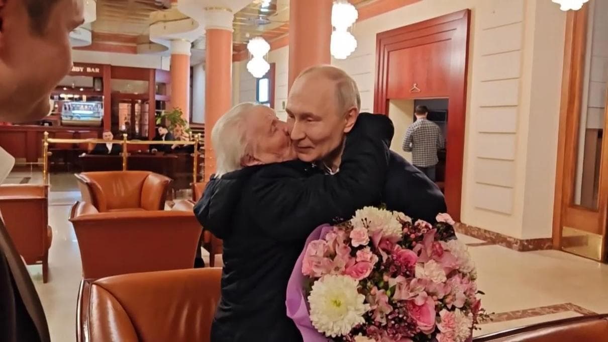 Putin si confronta con l'ex docente: iniziativa di cordialità dopo il declino nei sondaggi. 2