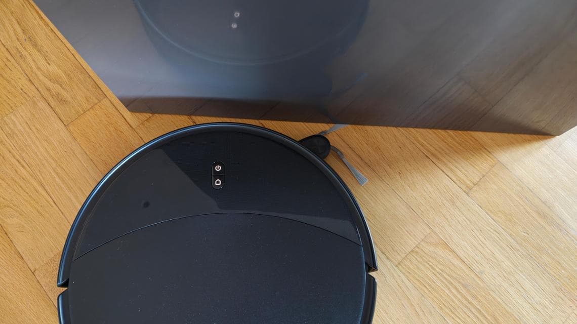 Roborock Saros 20, testato: supera gli ostacoli, forte capacità di aspirazione. 9