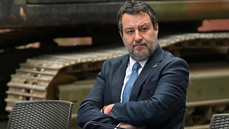 Salvini avverte i parlamentari inadempienti: o versate la quota al partito o sarete esclusi. 2