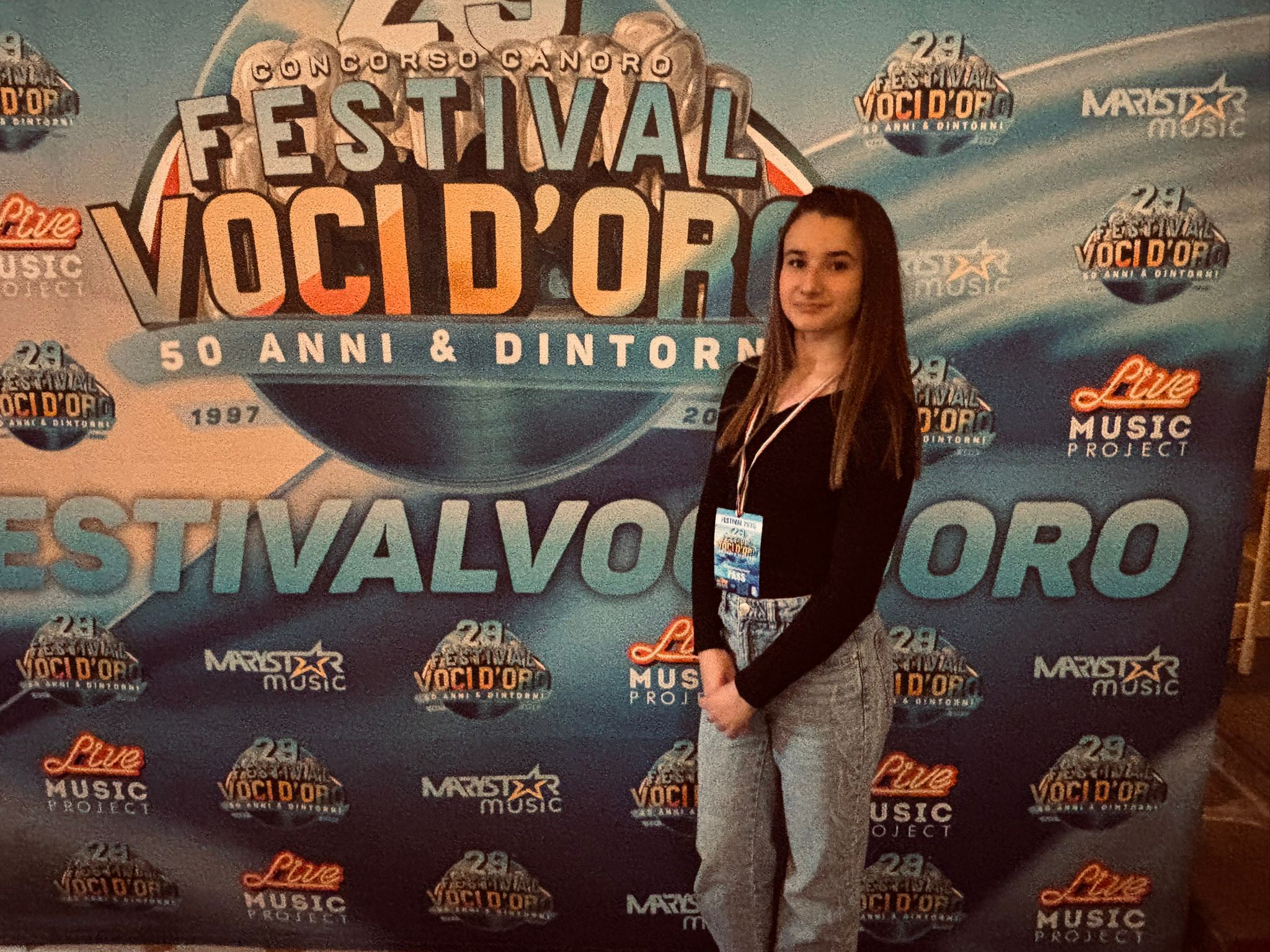 Sara Pedoto, quattordicenne, si aggiudica il riconoscimento per il Miglior Inedito al 29° Festival Voci d’Oro. 1