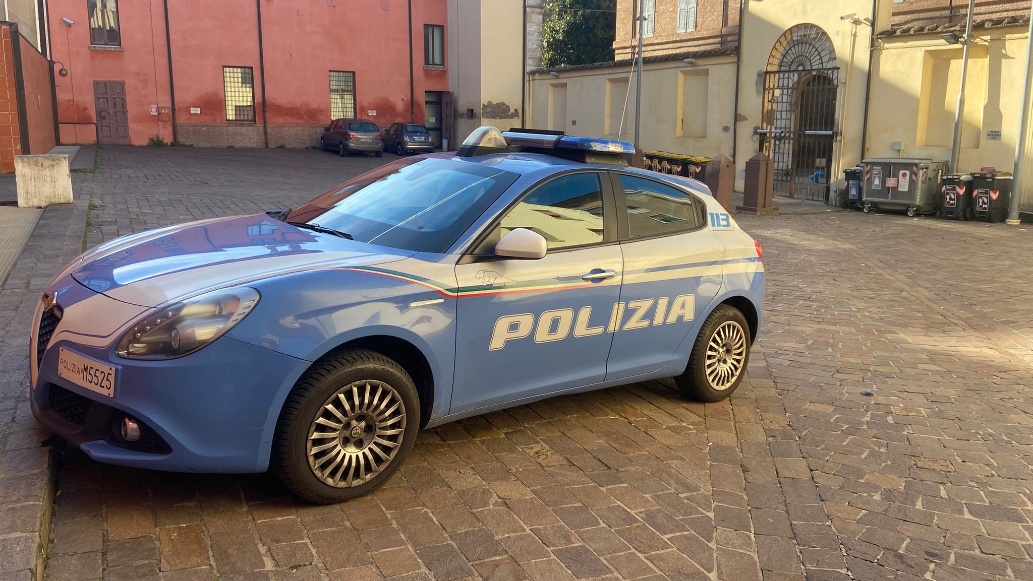 Sorprende la polizia e ingoia gli ovuli. Fermato dopo un giorno al pronto soccorso. 1